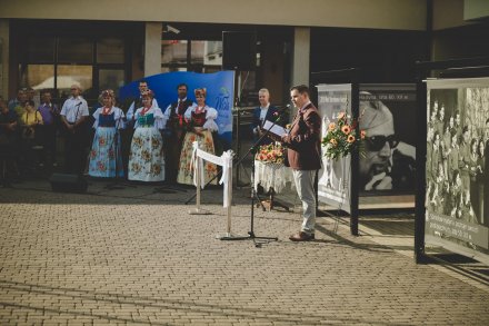 Przemówienie burmistrza Tomasza Bujoka - fot. Wojciech Korpusik/ZPiT Śląsk